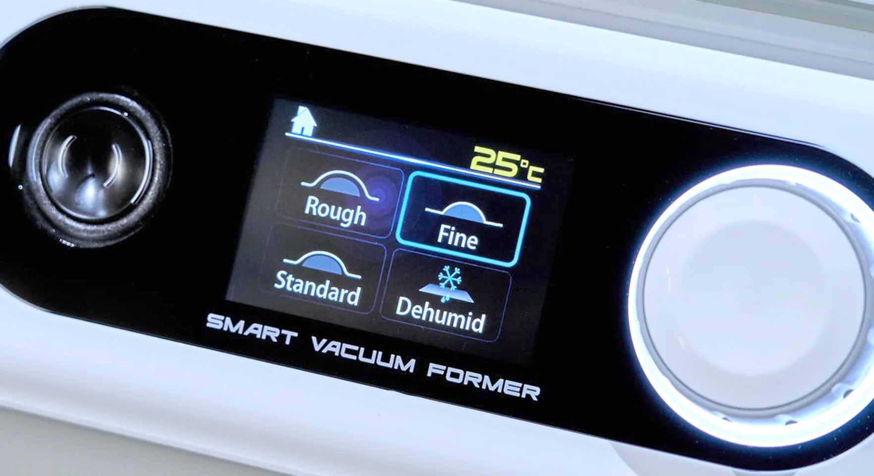 FORMARTバキュームフォーマーの液晶画面には、スマートな吸引コントロールが表示されます。