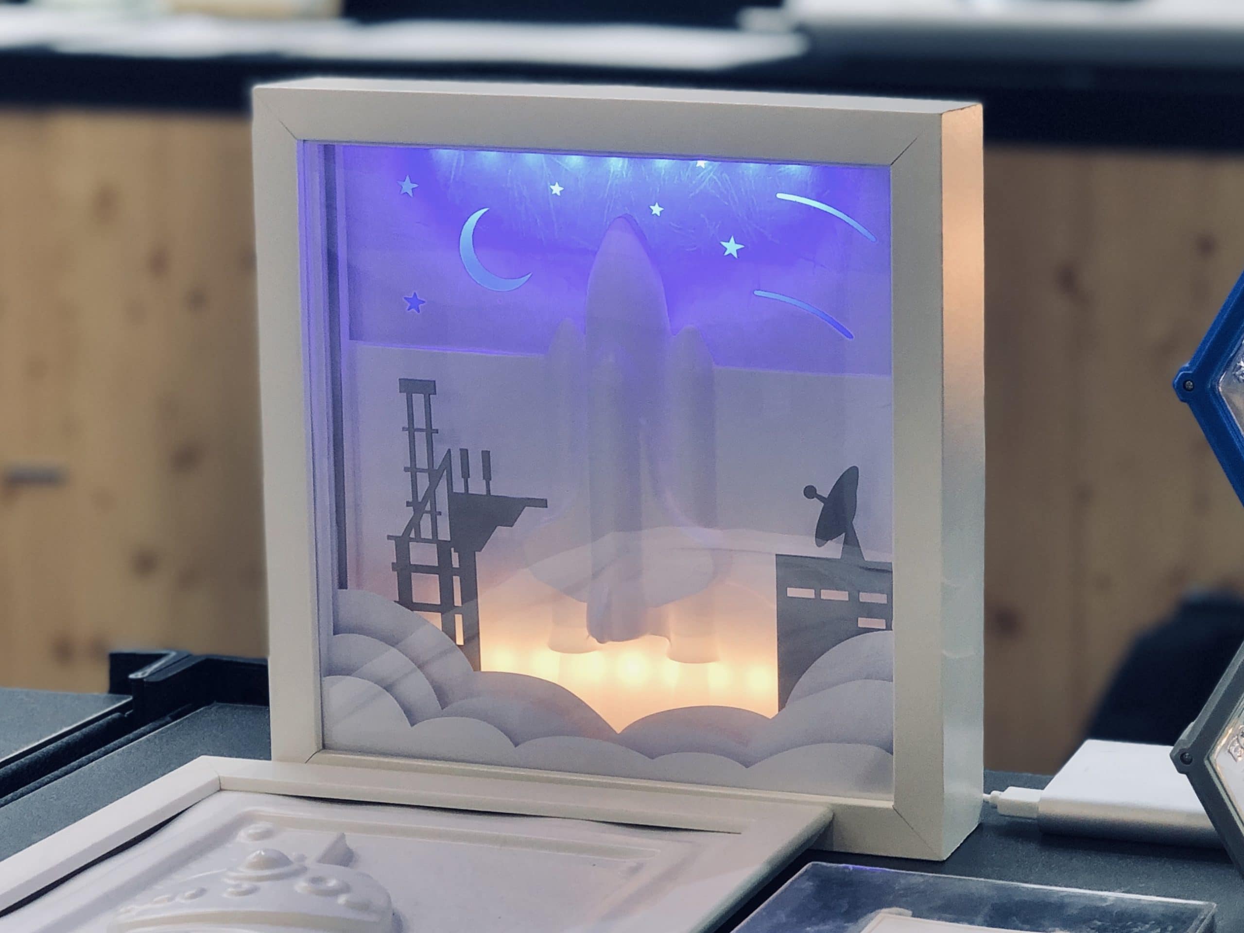 桌上型真空成型機-製作的太空探索相框
