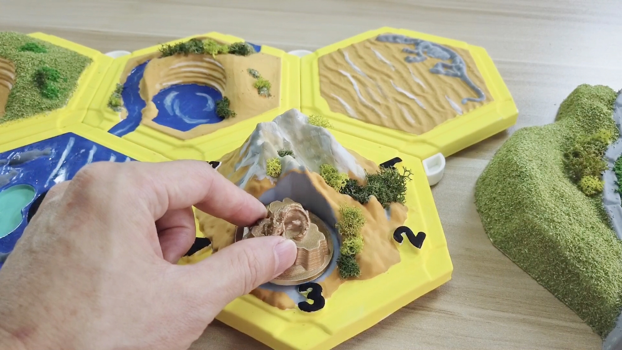 利用真空成型機(真空吸塑機)製作3D卡坦島立體桌遊