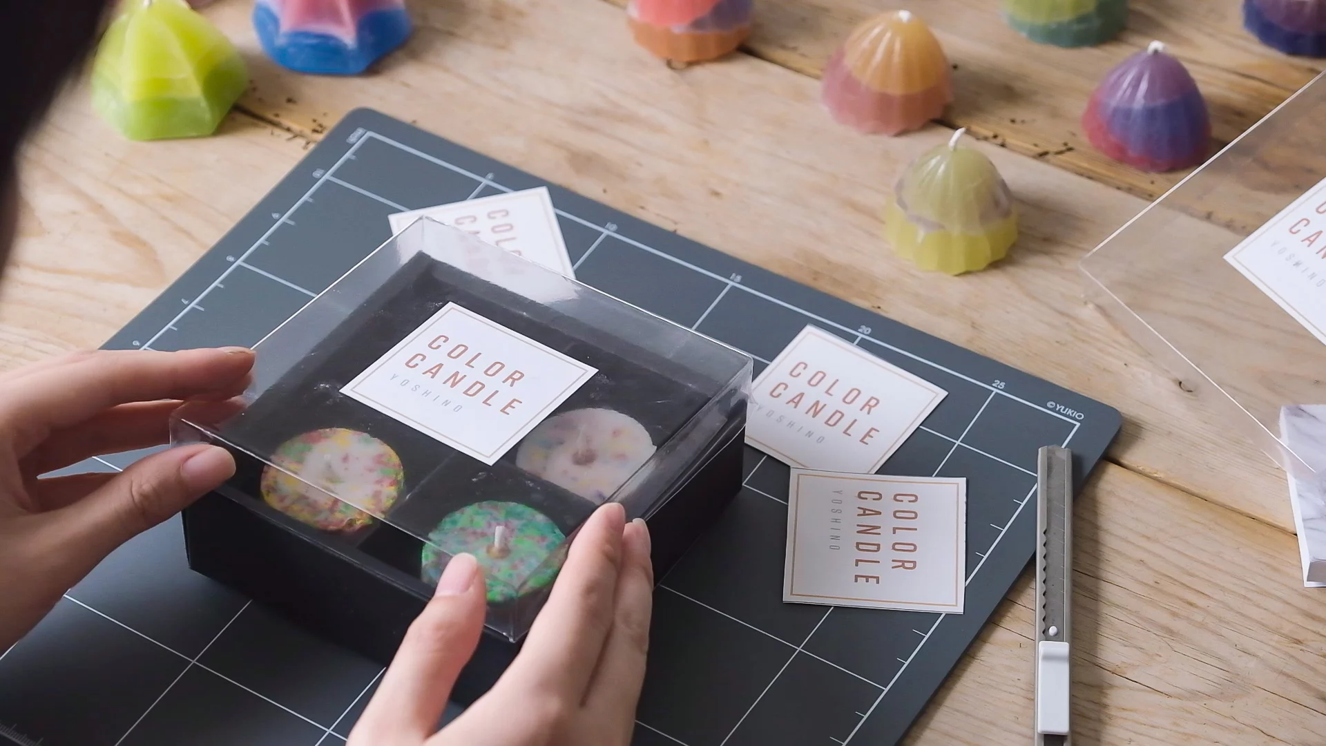 A vacuum forming packaging box containing candles.