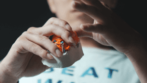 使用紙黏土製作吊卡泡殼模具 | Using clay to sculpt blister mold | 粘土でブリスター型を作成