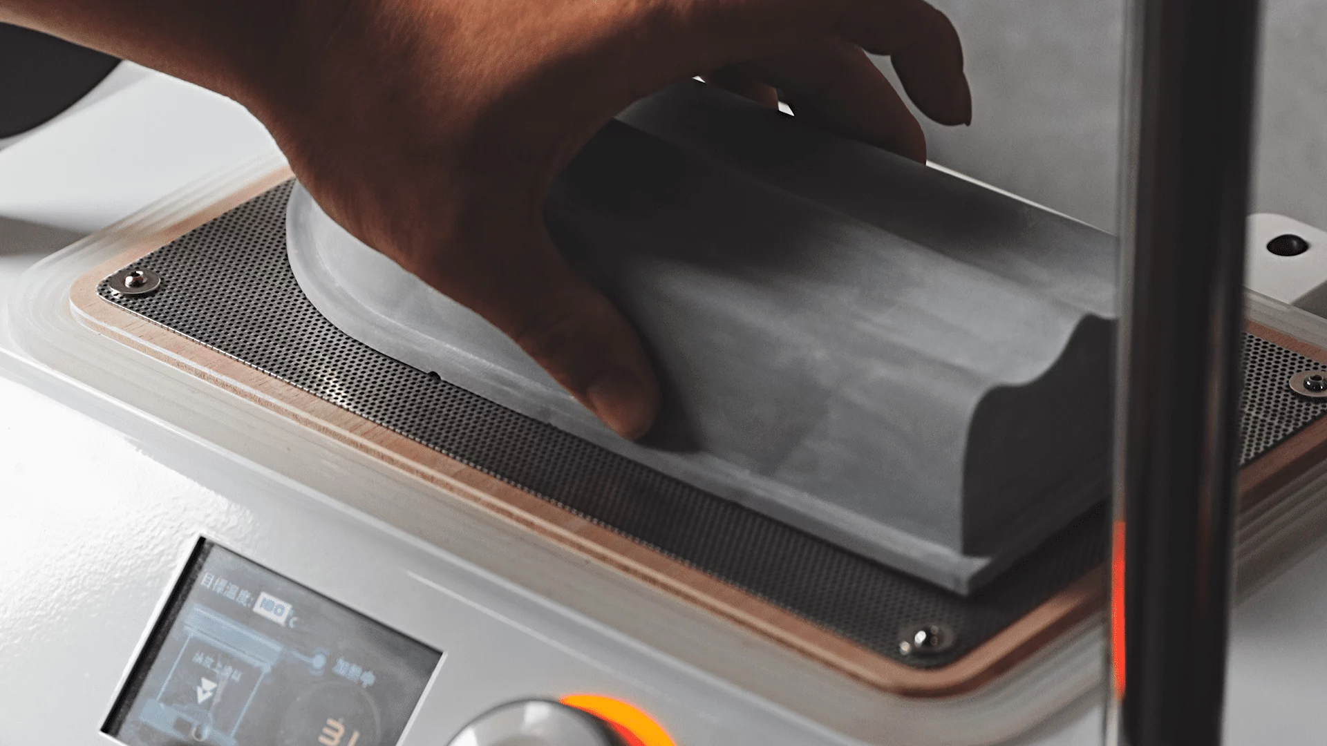 FORMART真空成型機を使用して成形されたHIPSプラスチックボート船体 FORMART真空成型機を使用して成形されたHIPSプラスチックボート船体