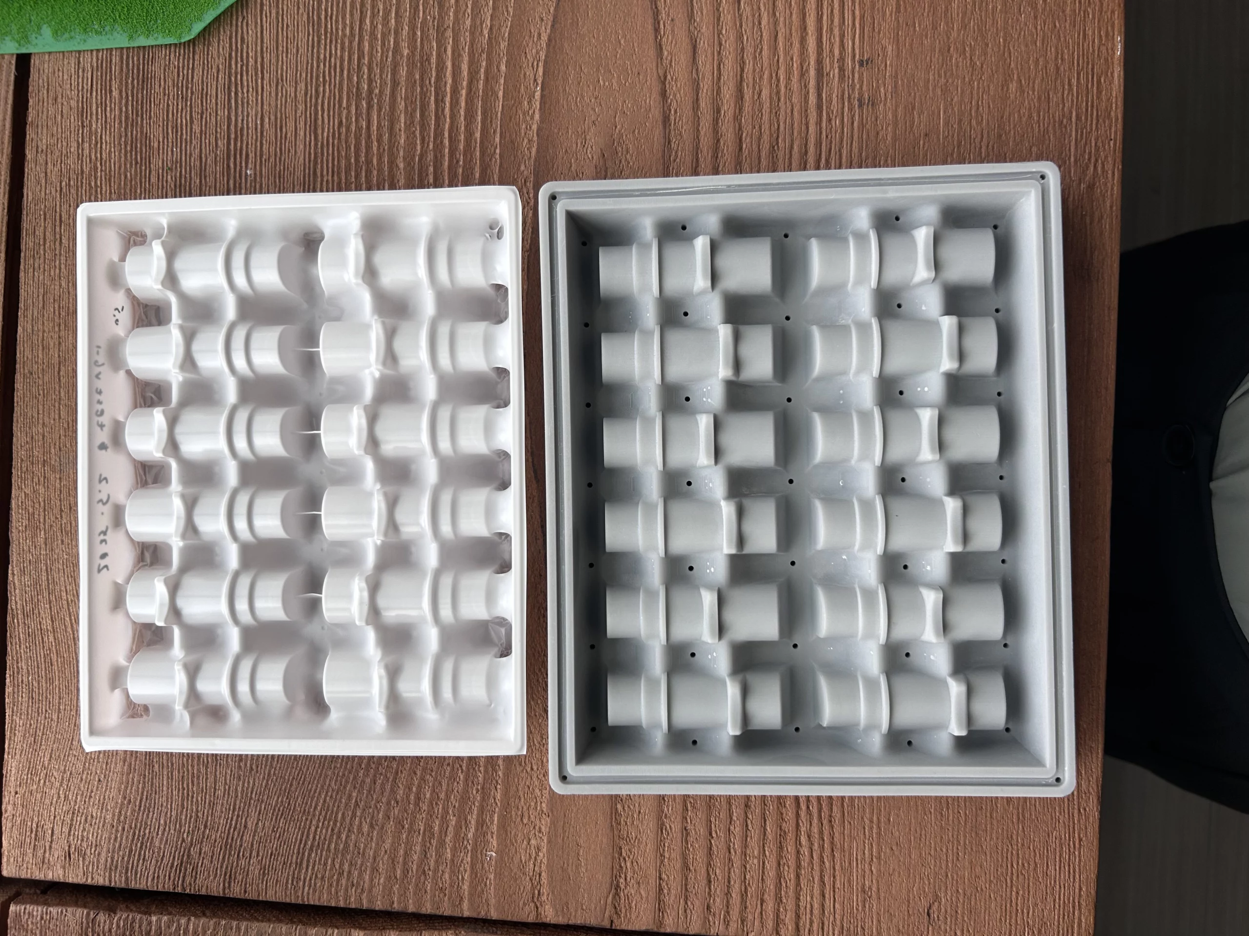 Comparison of two multi-cavity component tray designs