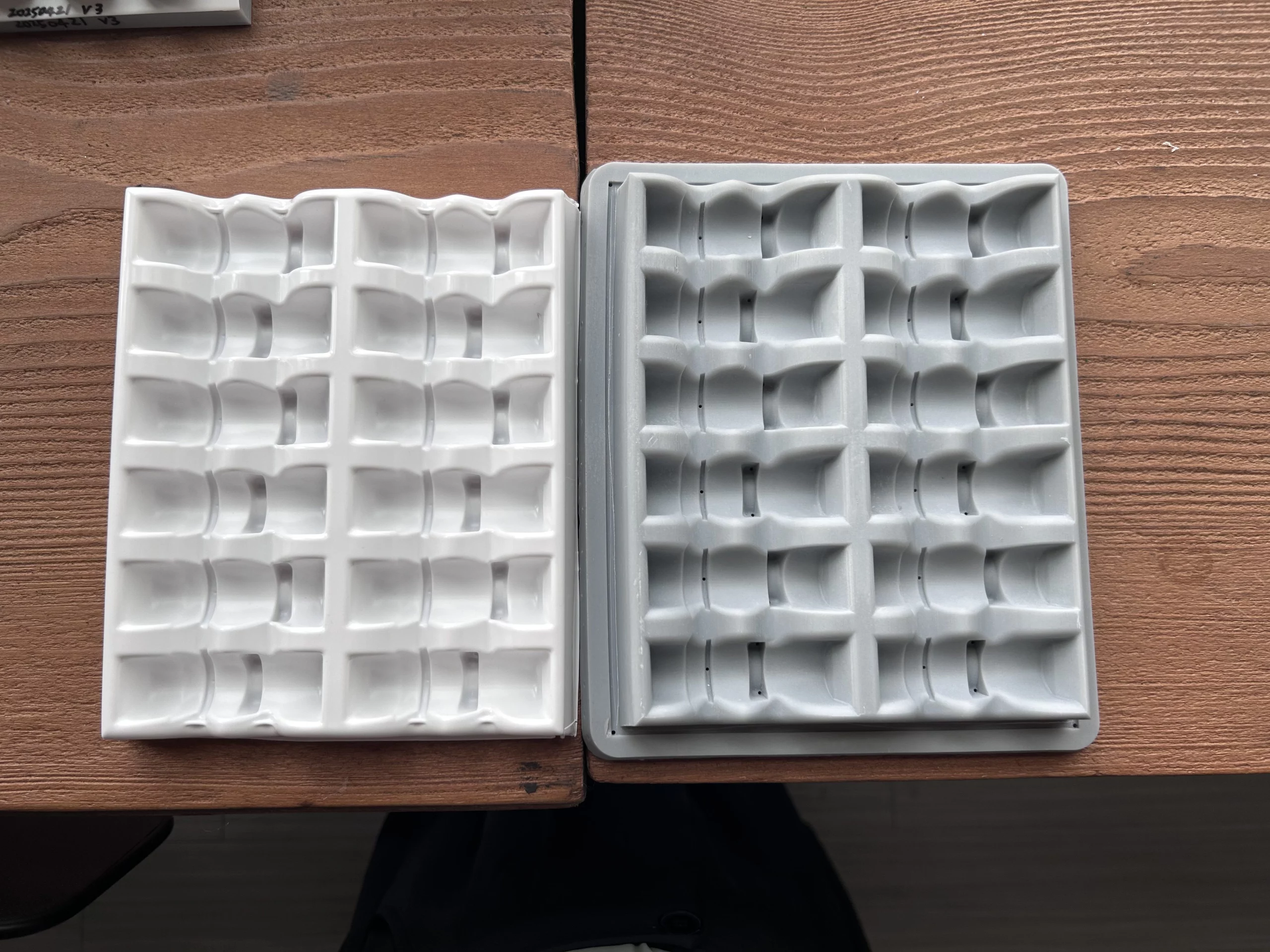 Comparison of white and gray multi-cavity trays