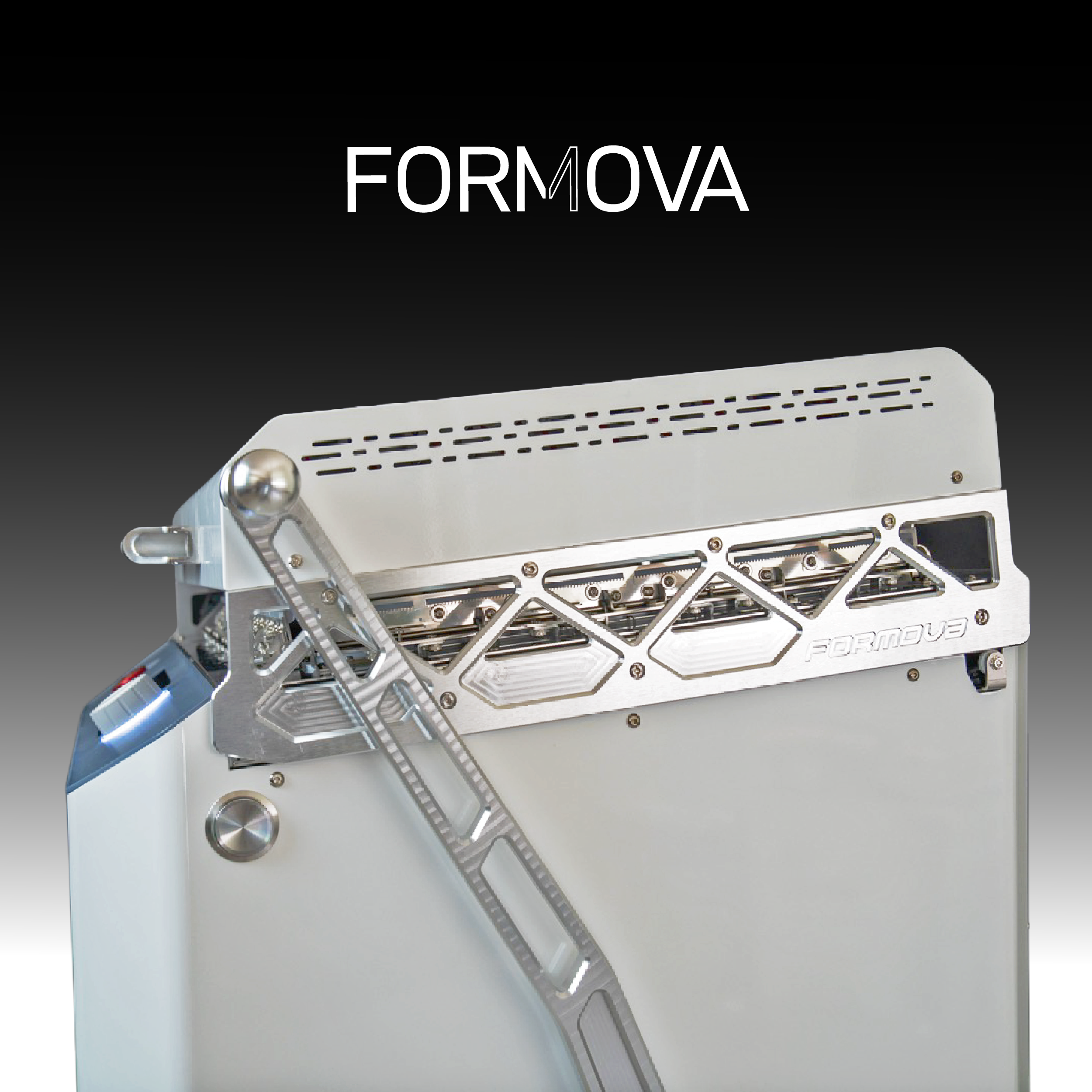 FORMOVA 真空成型機首頁產品圖，展示大型成型設備外觀，適合泡殼包裝、產品打樣與小量量產應用