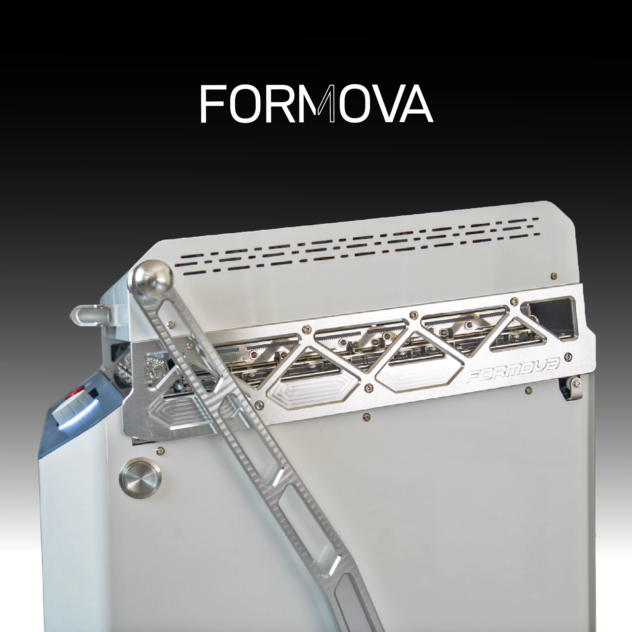 FORMOVA 真空成型機首頁產品圖,展示大型成型設備外觀,適合泡殼包裝、產品打樣與小量量產應用