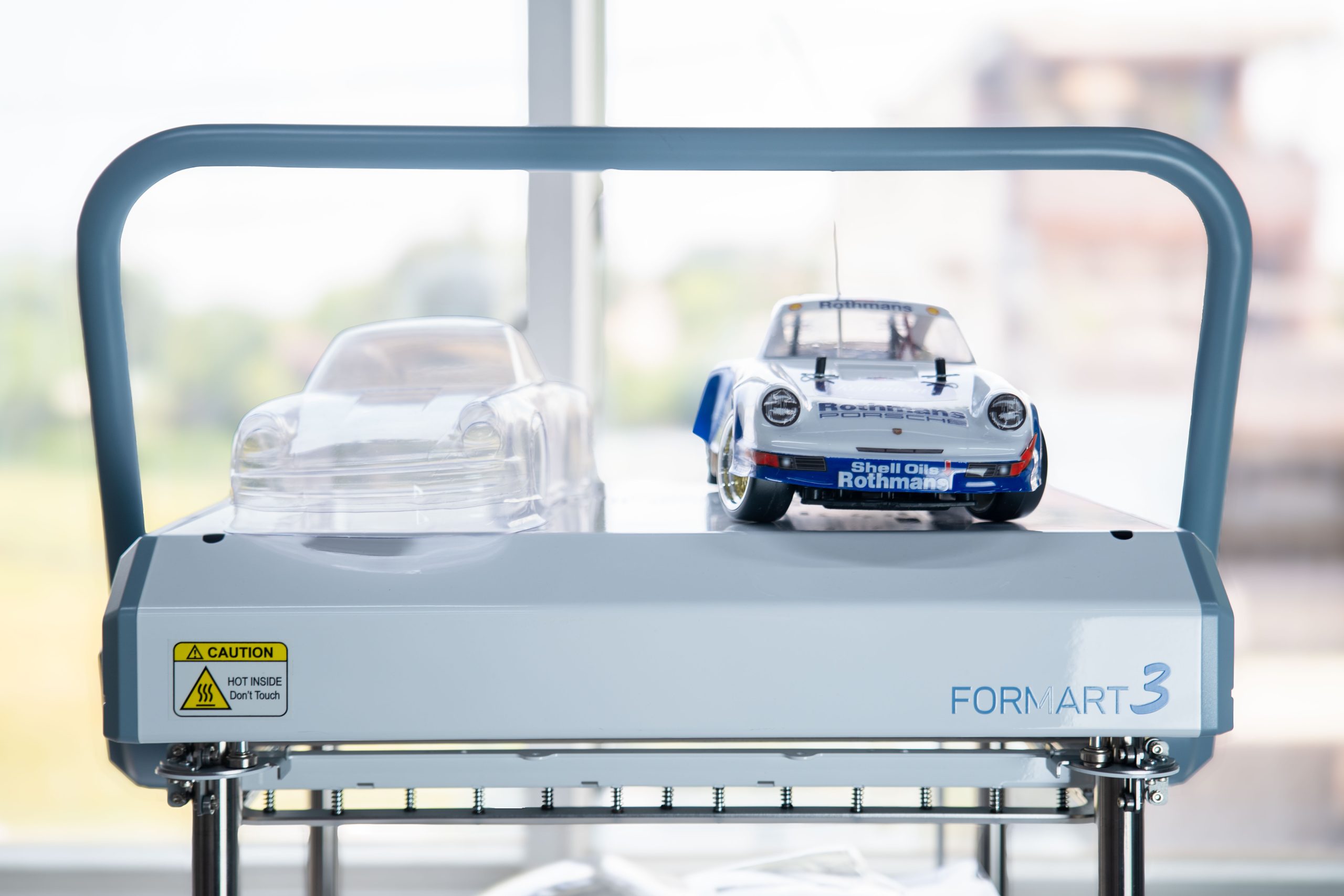 FORMART 3 智慧真空成型機製作透明遙控車殼,展示 RC 模型車外殼真空成型應用